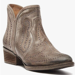 Women's Sterling River Beige Ankle Boots & Booties Size 8 with Brown Embroidery